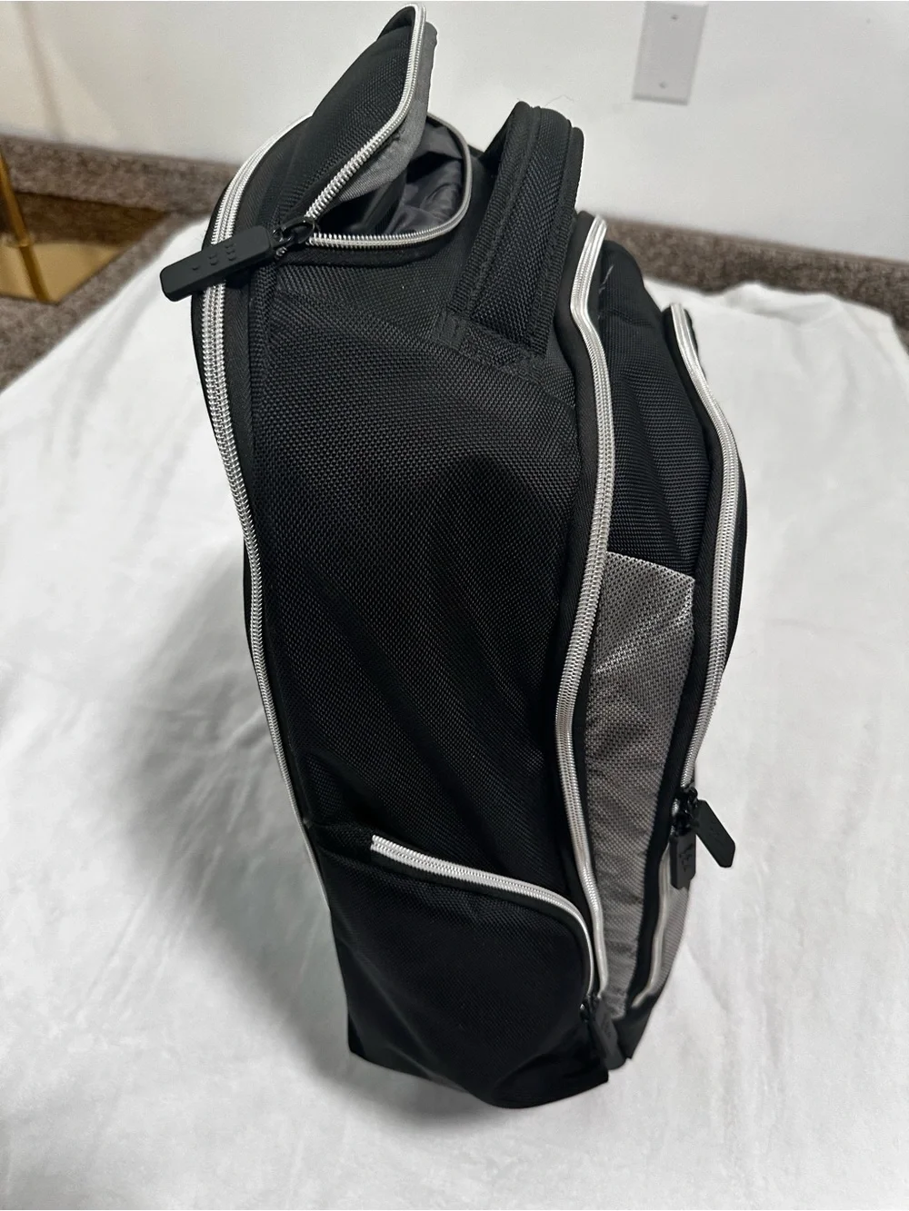 🚗 Eco Style Tech Executive Rolling Backpack